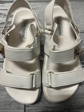 Steve Madden Cream Leather Strap Slingback Sandals with Gold Hardware